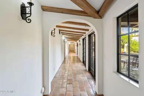 Entry Way - 135 E Maryland Ave, Phoenix, AZ 85012 photo 3 of 3