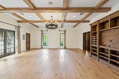 Living - 135 E Maryland Ave, Phoenix, AZ 85012 photo 3 of 9