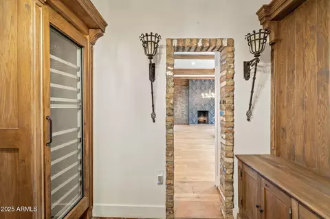 Entry Way - 135 E Maryland Ave, Phoenix, AZ 85012 photo 2 of 3