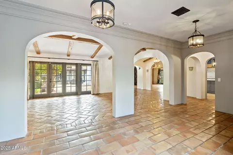 Entry Way - 135 E Maryland Ave, Phoenix, AZ 85012 photo 1 of 3