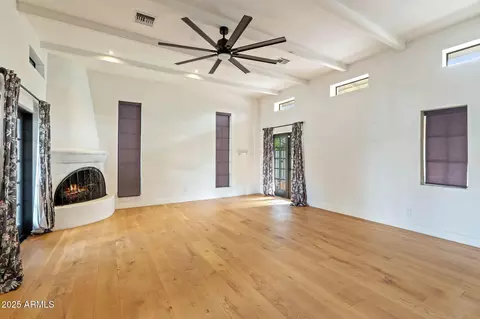 Living - 135 E Maryland Ave, Phoenix, AZ 85012 photo 7 of 9