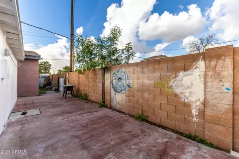 Exterior - 2142 W Coolidge St, Phoenix, AZ 85015 photo 3 of 4