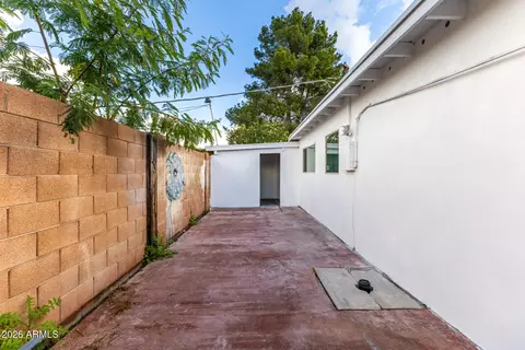 Exterior - 2142 W Coolidge St, Phoenix, AZ 85015 photo 1 of 4