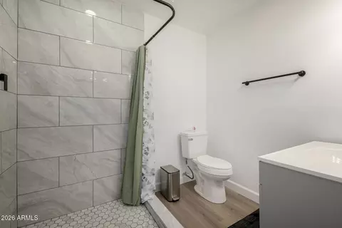 Bath - 2142 W Coolidge St, Phoenix, AZ 85015 photo 1 of 3