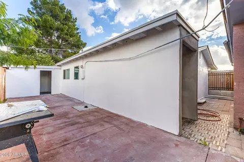 Exterior - 2142 W Coolidge St, Phoenix, AZ 85015 photo 2 of 4