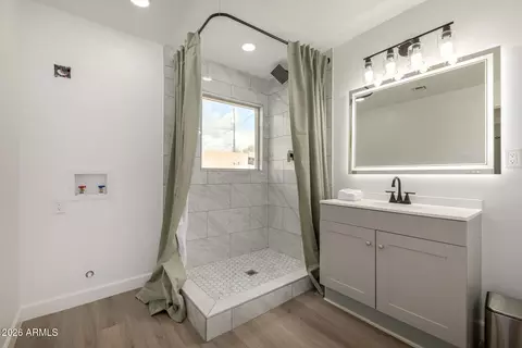 Bath - 2142 W Coolidge St, Phoenix, AZ 85015 photo 2 of 3
