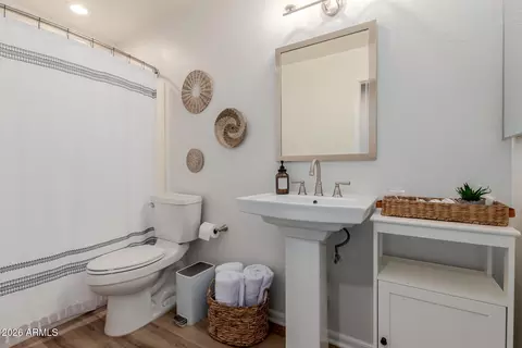Bath - 3401 E Utopia Rd, Phoenix, AZ 85050 photo 2 of 2