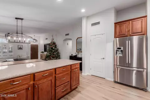 Kitchen - 3401 E Utopia Rd, Phoenix, AZ 85050 photo 4 of 5