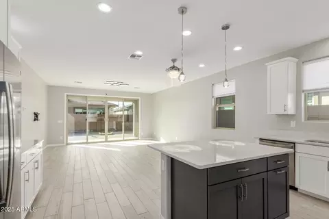 Living - 737 E Betsy Ln, Gilbert, AZ 85296 photo 1 of 5