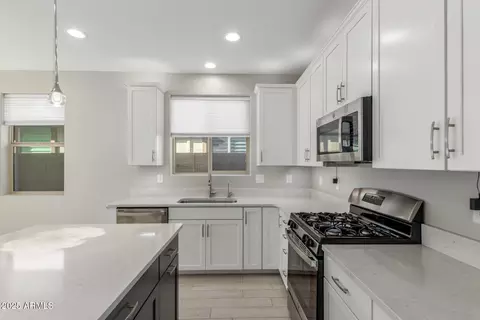 Kitchen - 737 E Betsy Ln, Gilbert, AZ 85296 photo 3 of 3