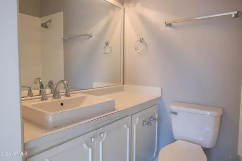 Bath - 1450 E Bethany Home Rd #31, Phoenix, AZ 85014 photo 2 of 3