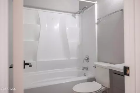 Bath - 1450 E Bethany Home Rd #31, Phoenix, AZ 85014 photo 3 of 3