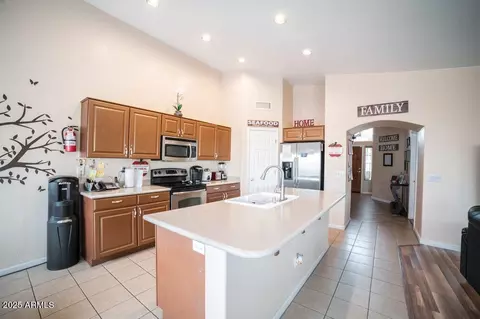 Kitchen - 3569 E Utopia Rd, Phoenix, AZ 85050 photo 1 of 2