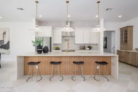 6515 E Holiday Dr, Mesa, AZ 85215