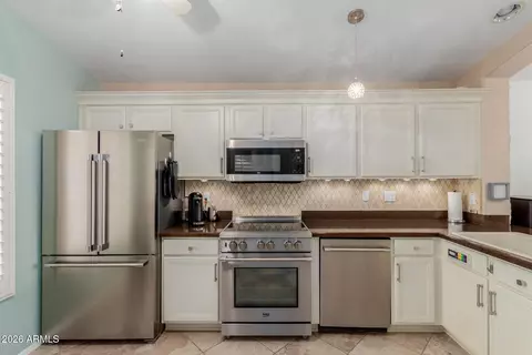 Kitchen - 4309 E Tether Trl, Phoenix, AZ 85050 photo 2 of 4