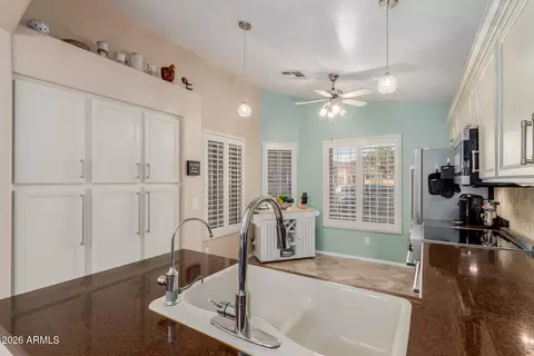 Kitchen - 4309 E Tether Trl, Phoenix, AZ 85050 photo 4 of 4