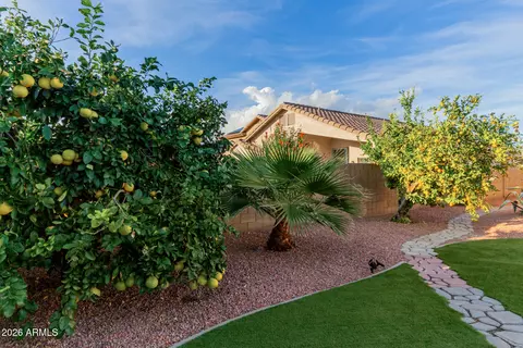 Exterior - 4309 E Tether Trl, Phoenix, AZ 85050 photo 13 of 18