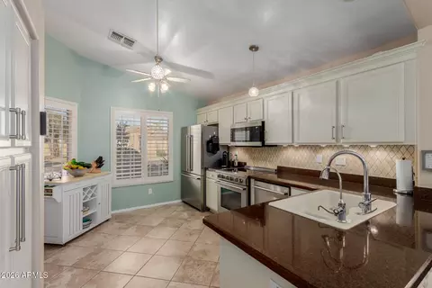 Kitchen - 4309 E Tether Trl, Phoenix, AZ 85050 photo 3 of 4