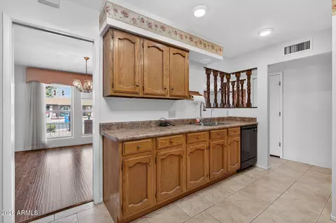 Kitchen - 4719 E Flossmoor Cir, Mesa, AZ 85206 photo 3 of 5