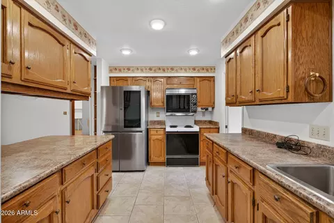 Kitchen - 4719 E Flossmoor Cir, Mesa, AZ 85206 photo 2 of 5