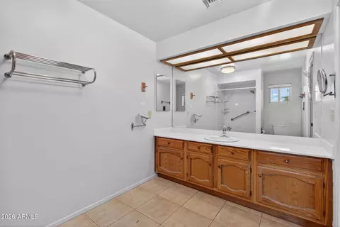 Bath - 4719 E Flossmoor Cir, Mesa, AZ 85206 photo 2 of 4