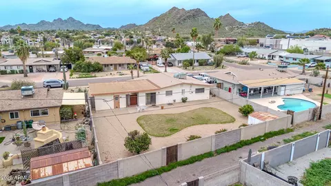 View/Area - 2208 E Sylvia St, Phoenix, AZ 85022 photo 4 of 13