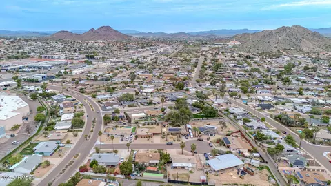 View/Area - 2208 E Sylvia St, Phoenix, AZ 85022 photo 9 of 13