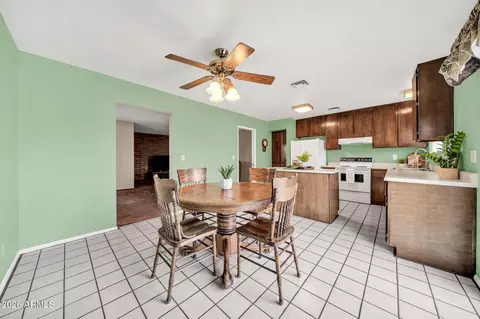 Dining - 2208 E Sylvia St, Phoenix, AZ 85022 photo 1 of 2
