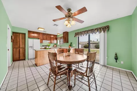 Dining - 2208 E Sylvia St, Phoenix, AZ 85022 photo 2 of 2
