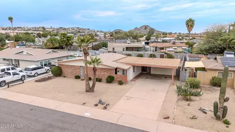 View/Area - 2208 E Sylvia St, Phoenix, AZ 85022 photo 2 of 13
