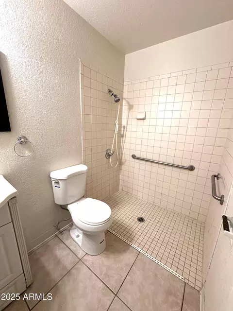 Bath - 775 E Cactus Dr, Globe, AZ 85501 photo 4 of 4