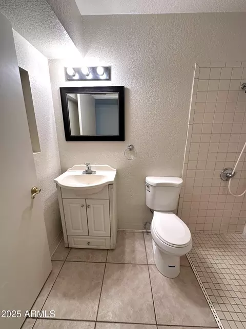 Bath - 775 E Cactus Dr, Globe, AZ 85501 photo 3 of 4