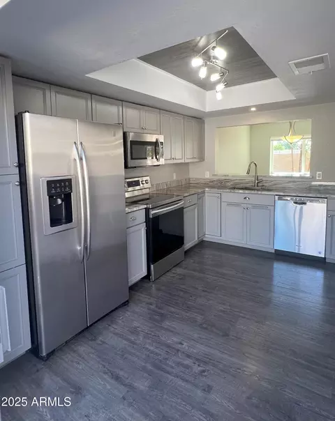 Kitchen - 4011 E Charter Oak Rd, Phoenix, AZ 85032 photo 3 of 3