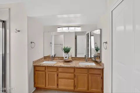 Bath - 310 E Vaughn Ave, Gilbert, AZ 85234 photo 2 of 5