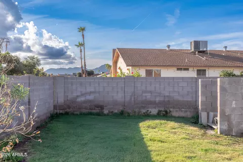 Exterior - 12128 S Eagleman Dr, Phoenix, AZ 85044 photo 8 of 8