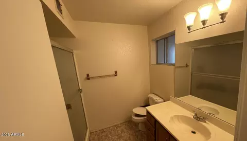 Bath - 3951 W Aster Dr, Phoenix, AZ 85029 photo 1 of 1