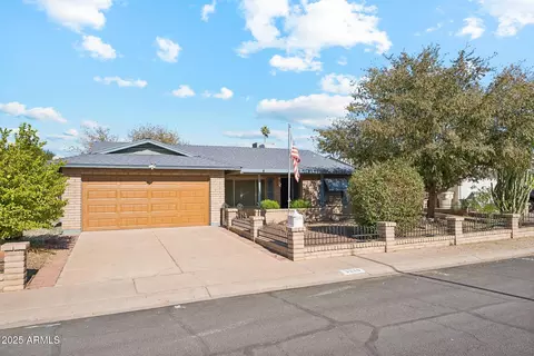 5210 W Ironwood Dr, Glendale, AZ 85302
