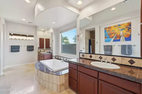 Bath - 3845 E Tracker Trl, Phoenix, AZ 85050 photo 3 of 6