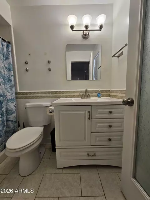 Bath - 902 E Glade Ave, Mesa, AZ 85204 photo 1 of 4