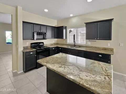 Kitchen - 2853 E Cathy Dr, Gilbert, AZ 85296 photo 6 of 7