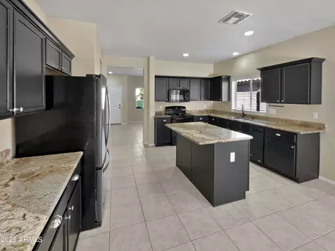 Kitchen - 2853 E Cathy Dr, Gilbert, AZ 85296 photo 3 of 7