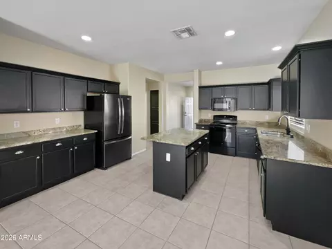 Kitchen - 2853 E Cathy Dr, Gilbert, AZ 85296 photo 1 of 7
