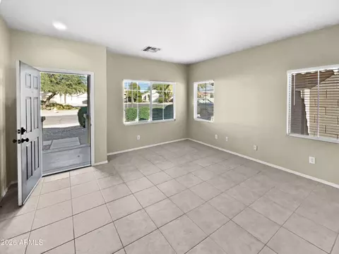Living - 2853 E Cathy Dr, Gilbert, AZ 85296 photo 2 of 4