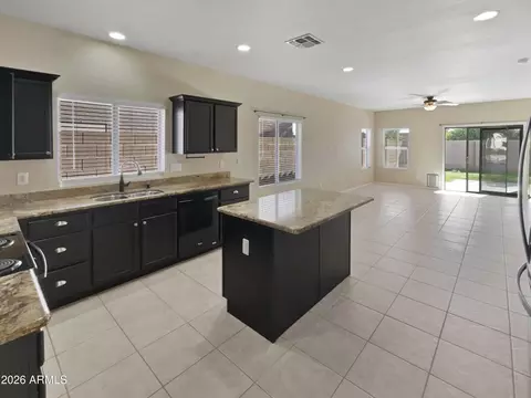 Kitchen - 2853 E Cathy Dr, Gilbert, AZ 85296 photo 2 of 7