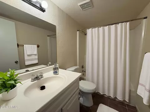 Bath - 1133 W North Ln, Phoenix, AZ 85021 photo 1 of 1