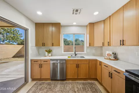 Kitchen - 4021 S Dew Drop Ct, Gilbert, AZ 85297 photo 1 of 2