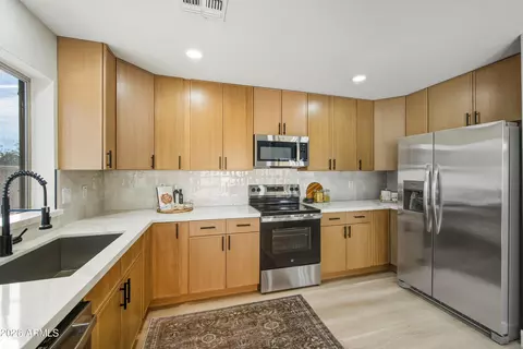 Kitchen - 4021 S Dew Drop Ct, Gilbert, AZ 85297 photo 2 of 2