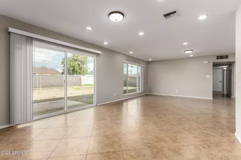 Living - 1602 W Dunlap Ave, Phoenix, AZ 85021 photo 4 of 4