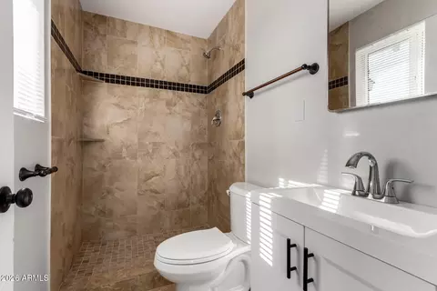 Bath - 1602 W Dunlap Ave, Phoenix, AZ 85021 photo 2 of 2