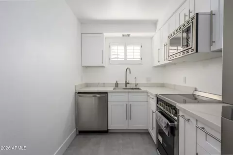 Kitchen - 1004 E Osborn Rd #B, Phoenix, AZ 85014 photo 2 of 2